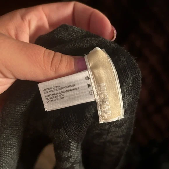 Michael Kor's MK Patterned Black And Grey Scarf - Picture 4 of 9